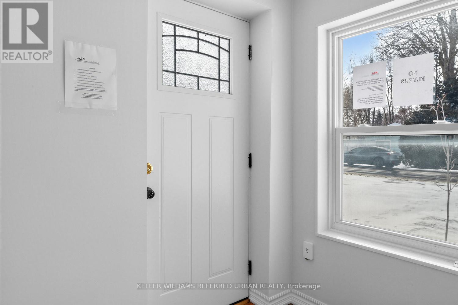 208 BAYVIEW AVENUE - 12