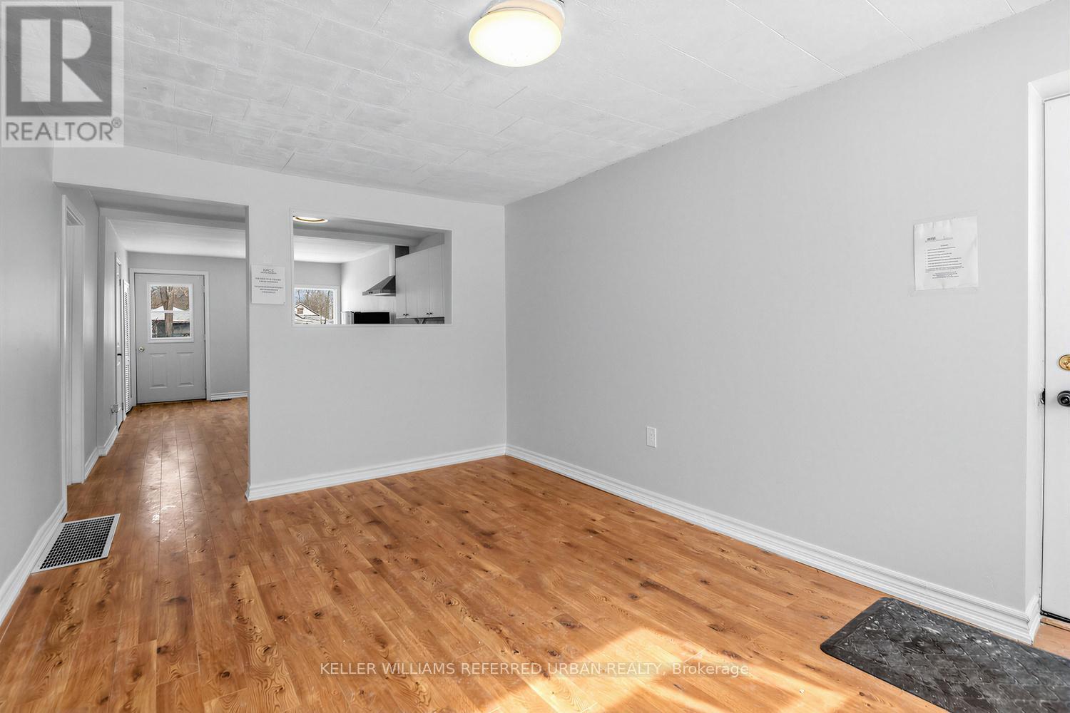 208 BAYVIEW AVENUE - 16