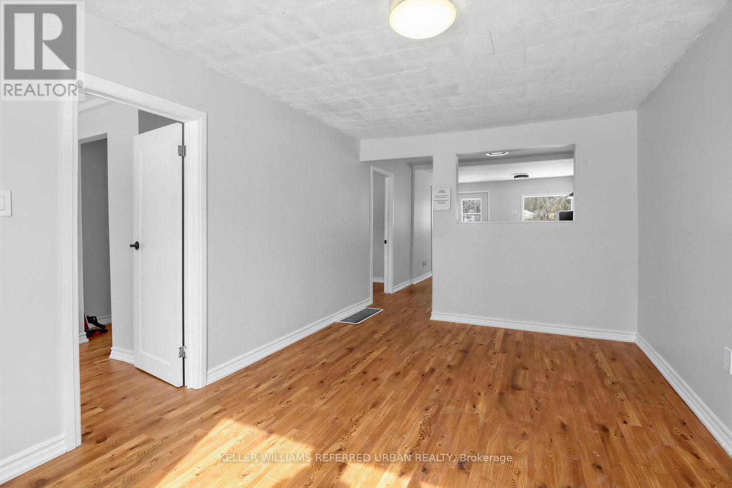 208 BAYVIEW AVENUE - 17