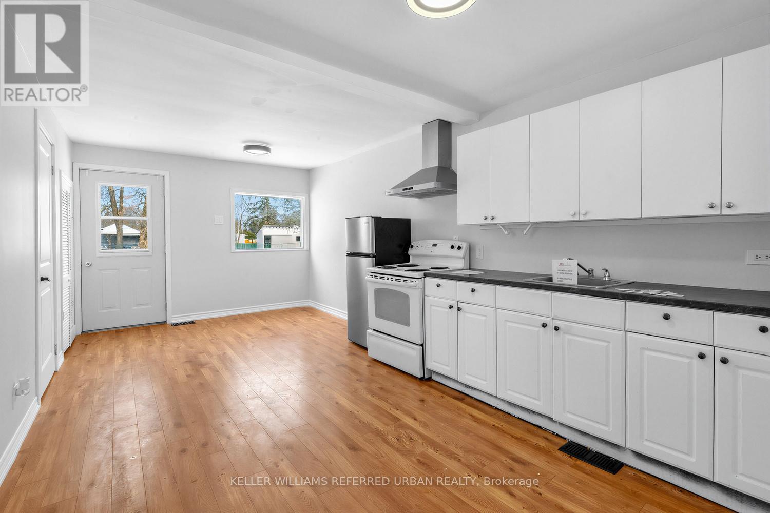 208 BAYVIEW AVENUE - 18