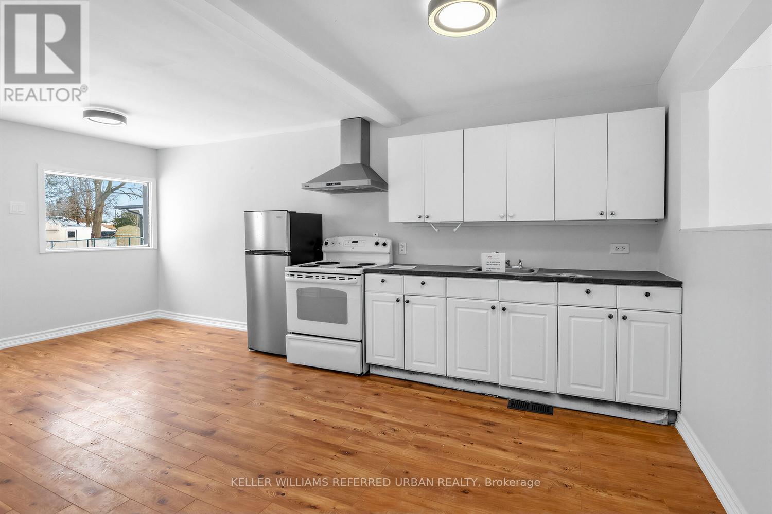 208 BAYVIEW AVENUE - 19