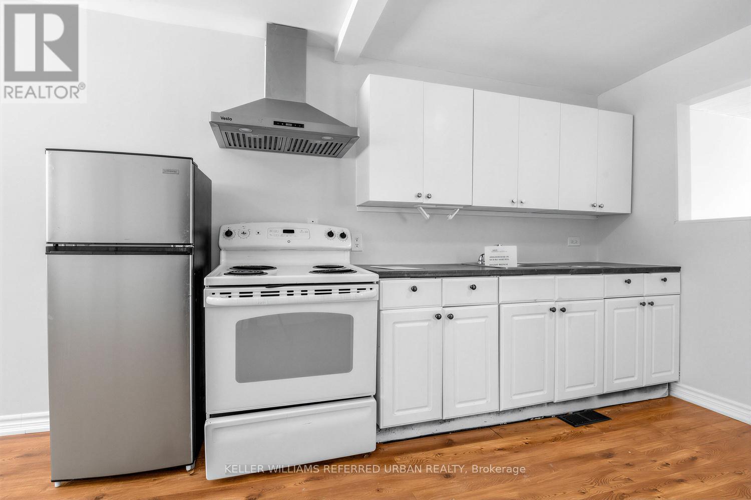 208 BAYVIEW AVENUE - 20