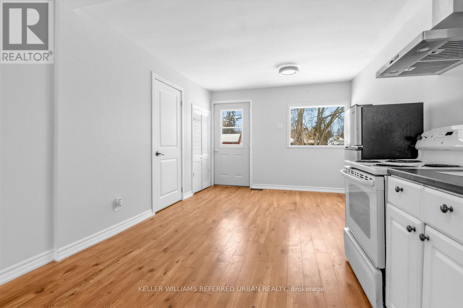 208 BAYVIEW AVENUE - 21