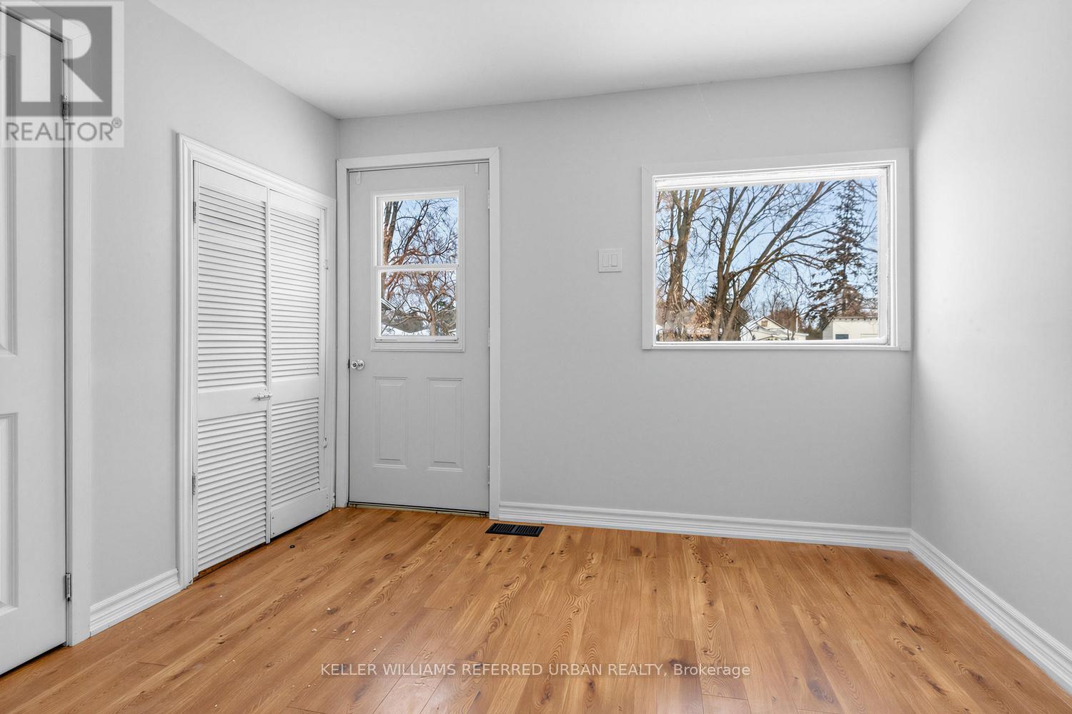 208 BAYVIEW AVENUE - 23