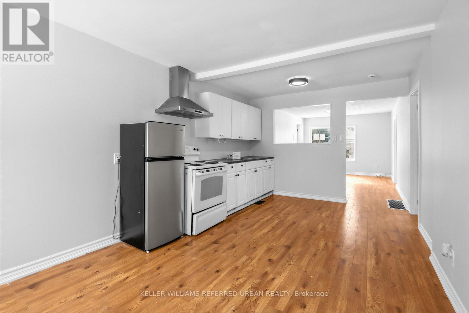 208 BAYVIEW AVENUE - 24
