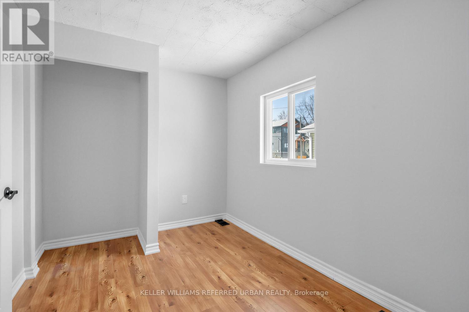 208 BAYVIEW AVENUE - 29