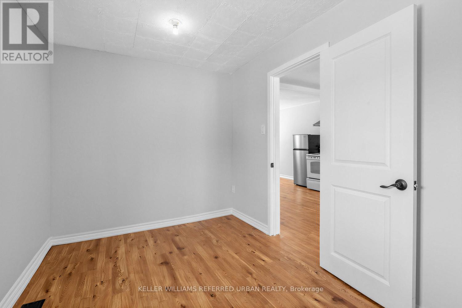 208 BAYVIEW AVENUE - 30