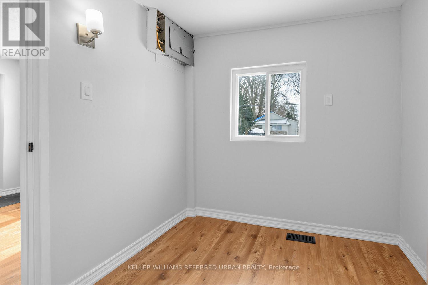 208 BAYVIEW AVENUE - 31