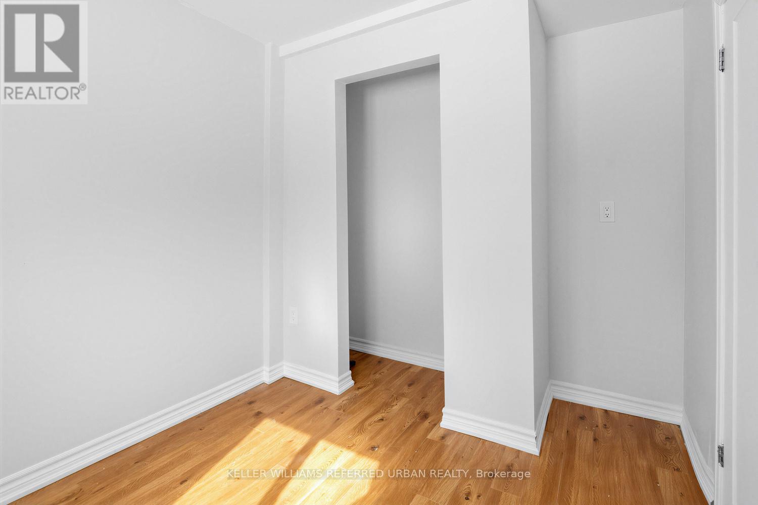 208 BAYVIEW AVENUE - 32