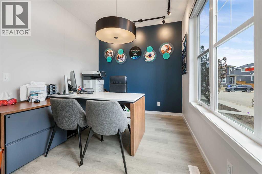 Single Family House for Sale in  Amblefield View NW Moraine Calgary 