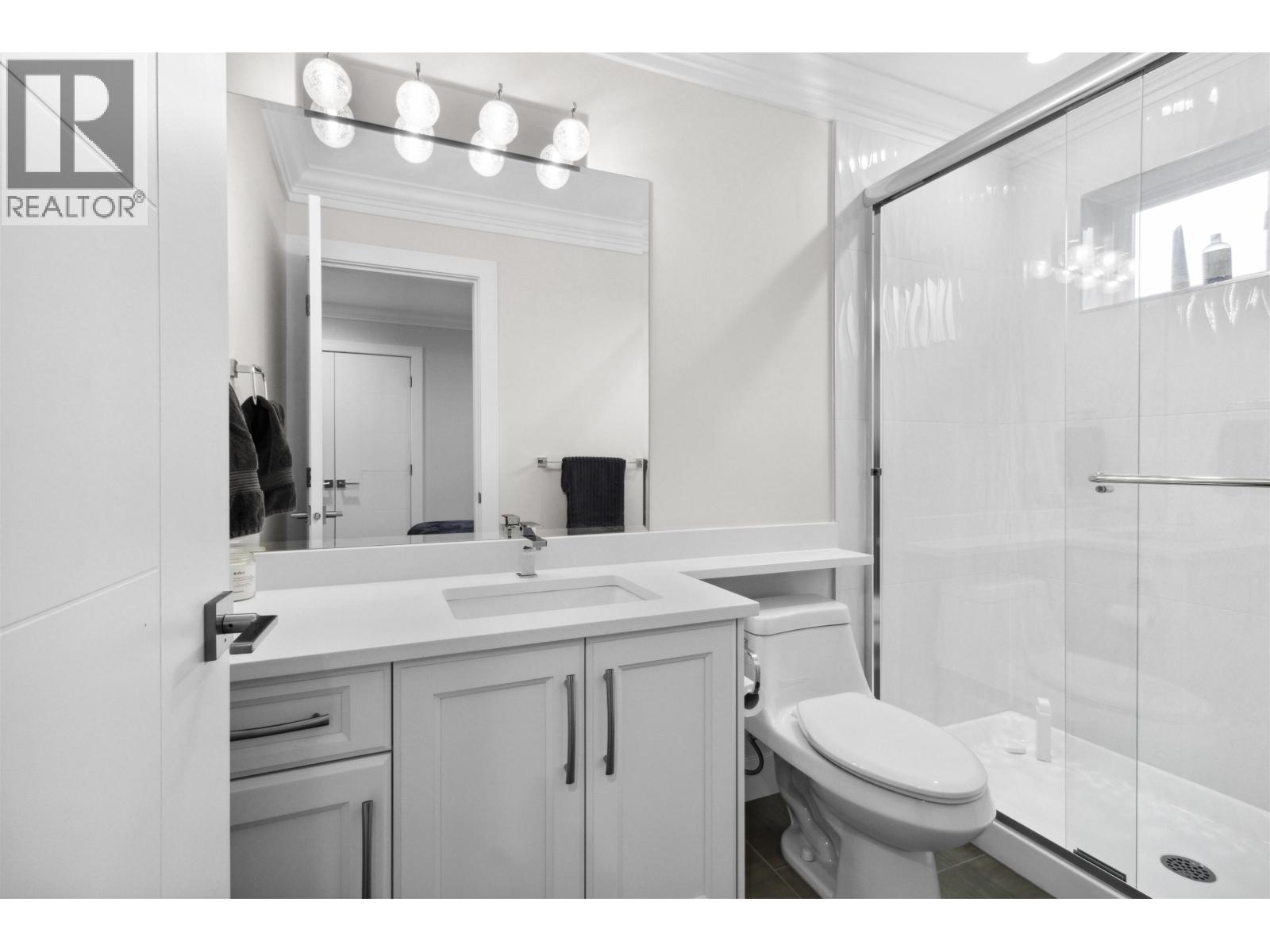 211 HAMPTON STREET, New Westminster