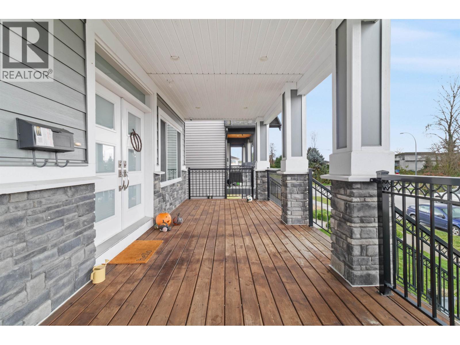 211 HAMPTON STREET, New Westminster