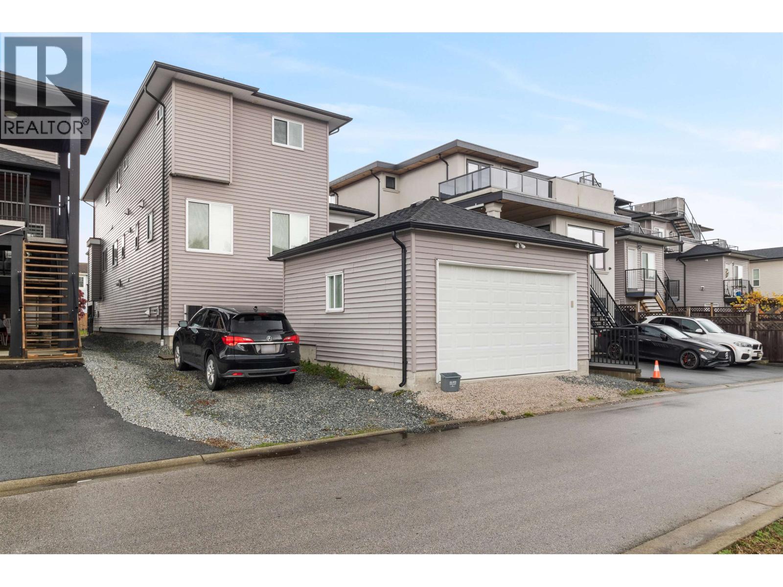 211 HAMPTON STREET, New Westminster