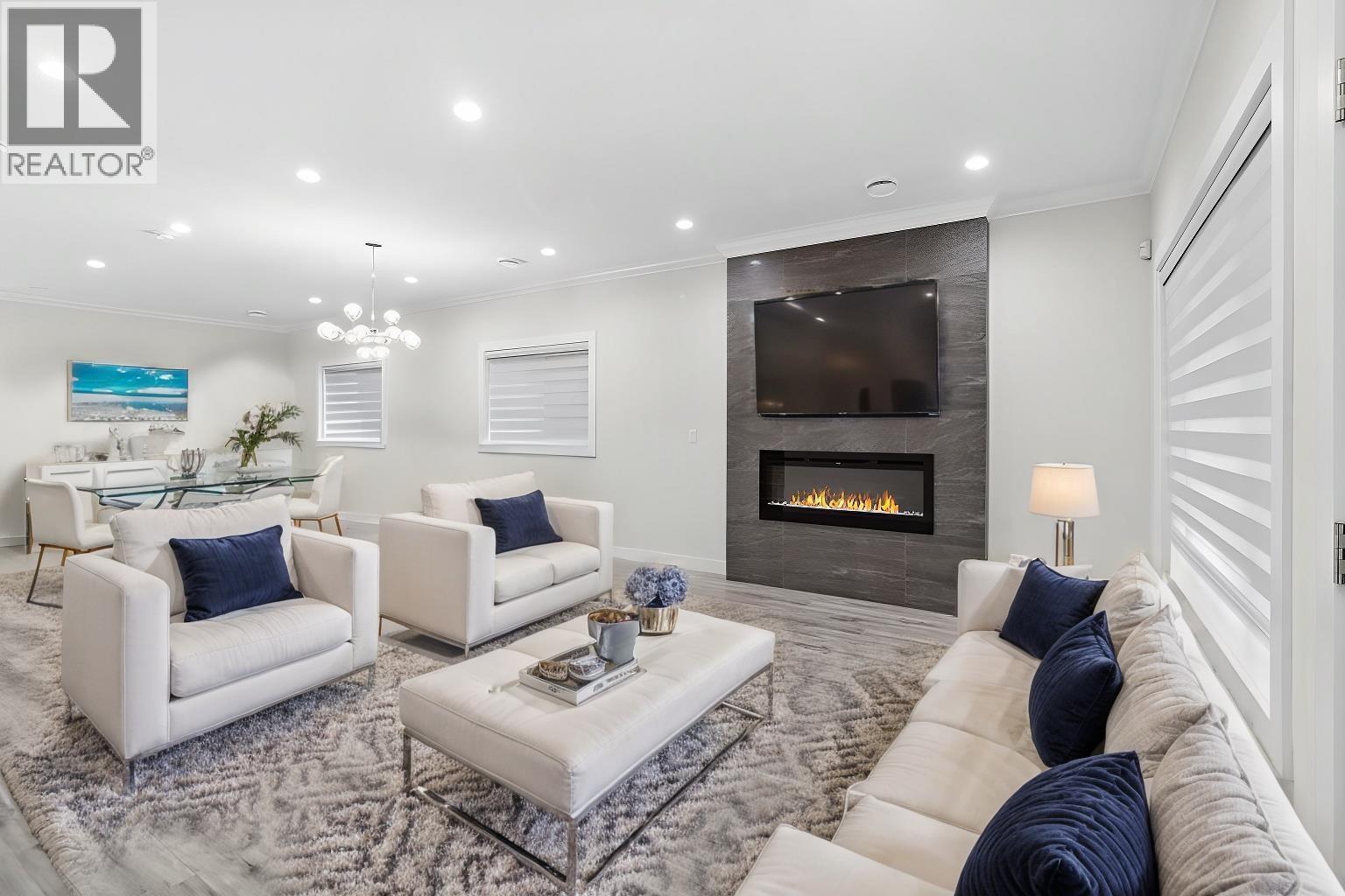 211 HAMPTON STREET, New Westminster