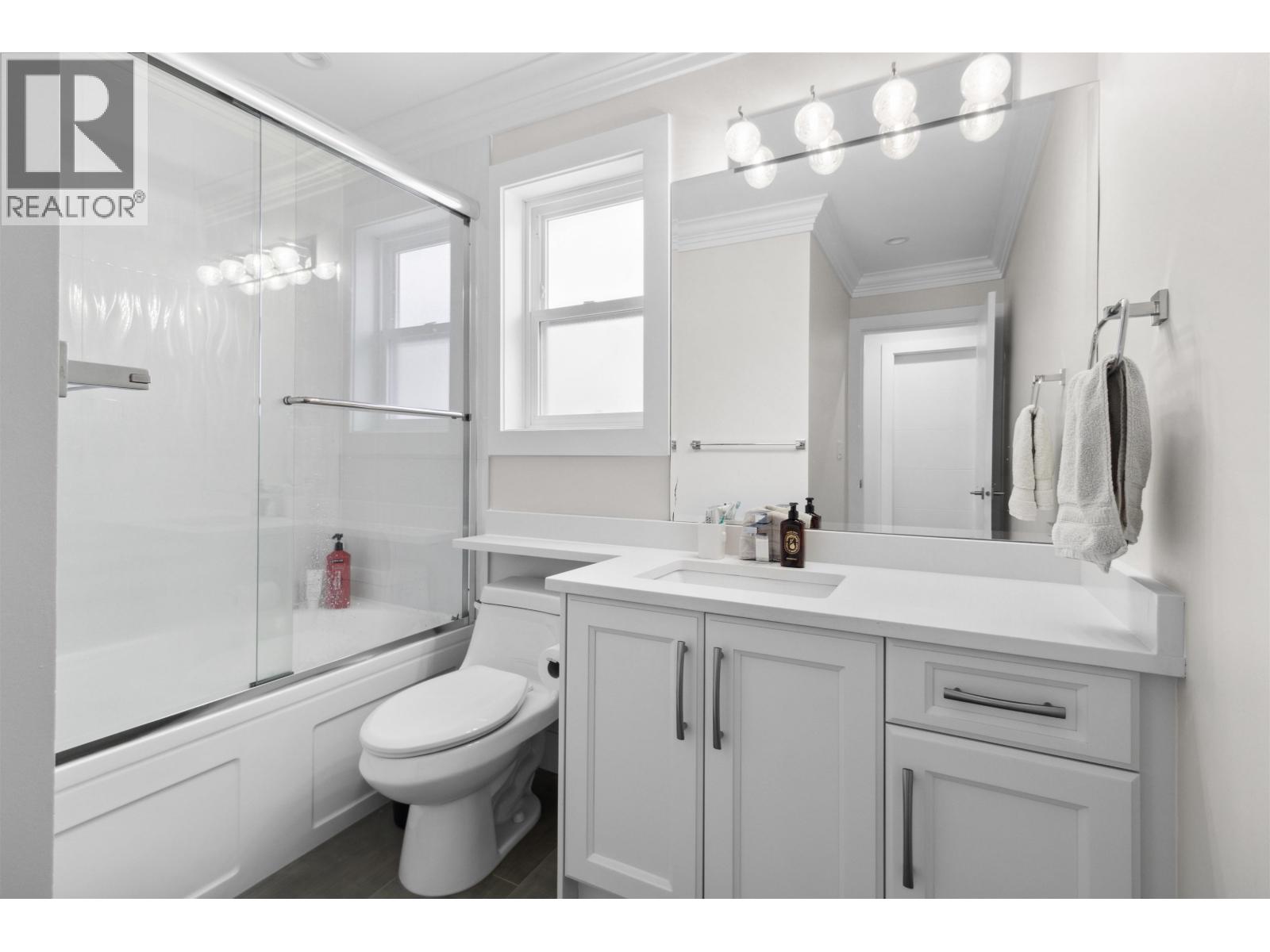 211 HAMPTON STREET, New Westminster