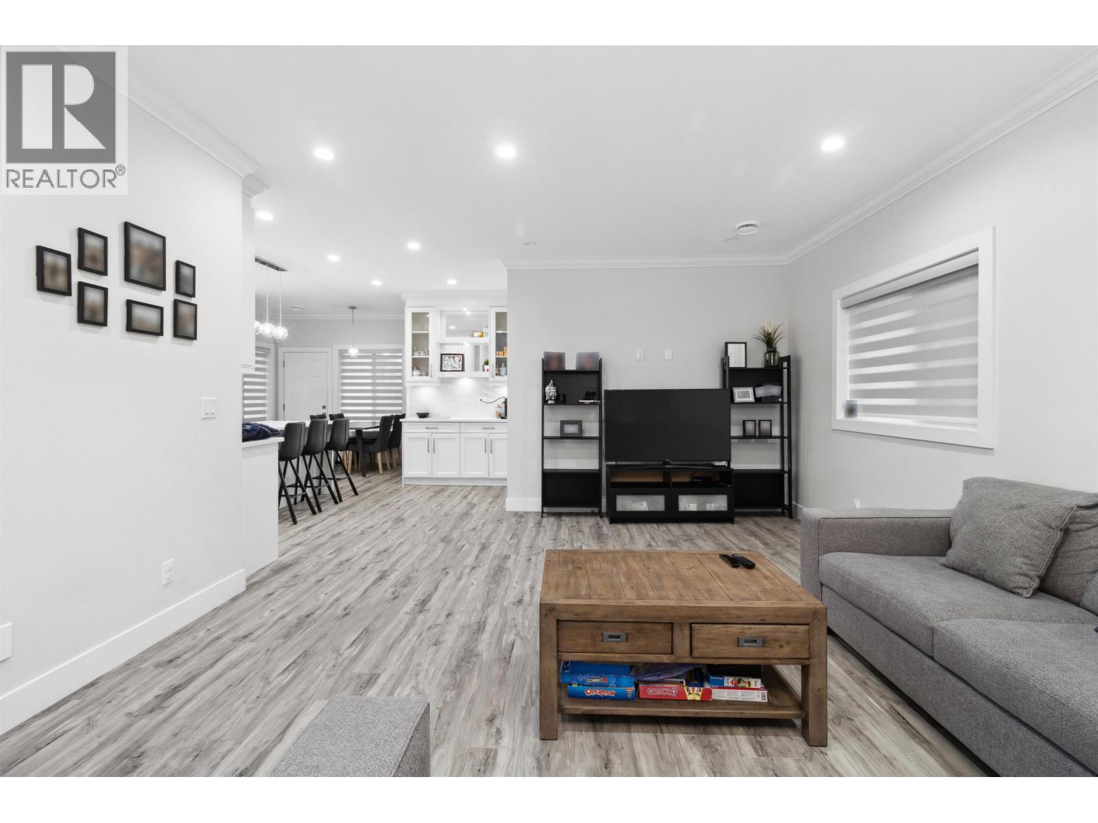 211 HAMPTON STREET, New Westminster