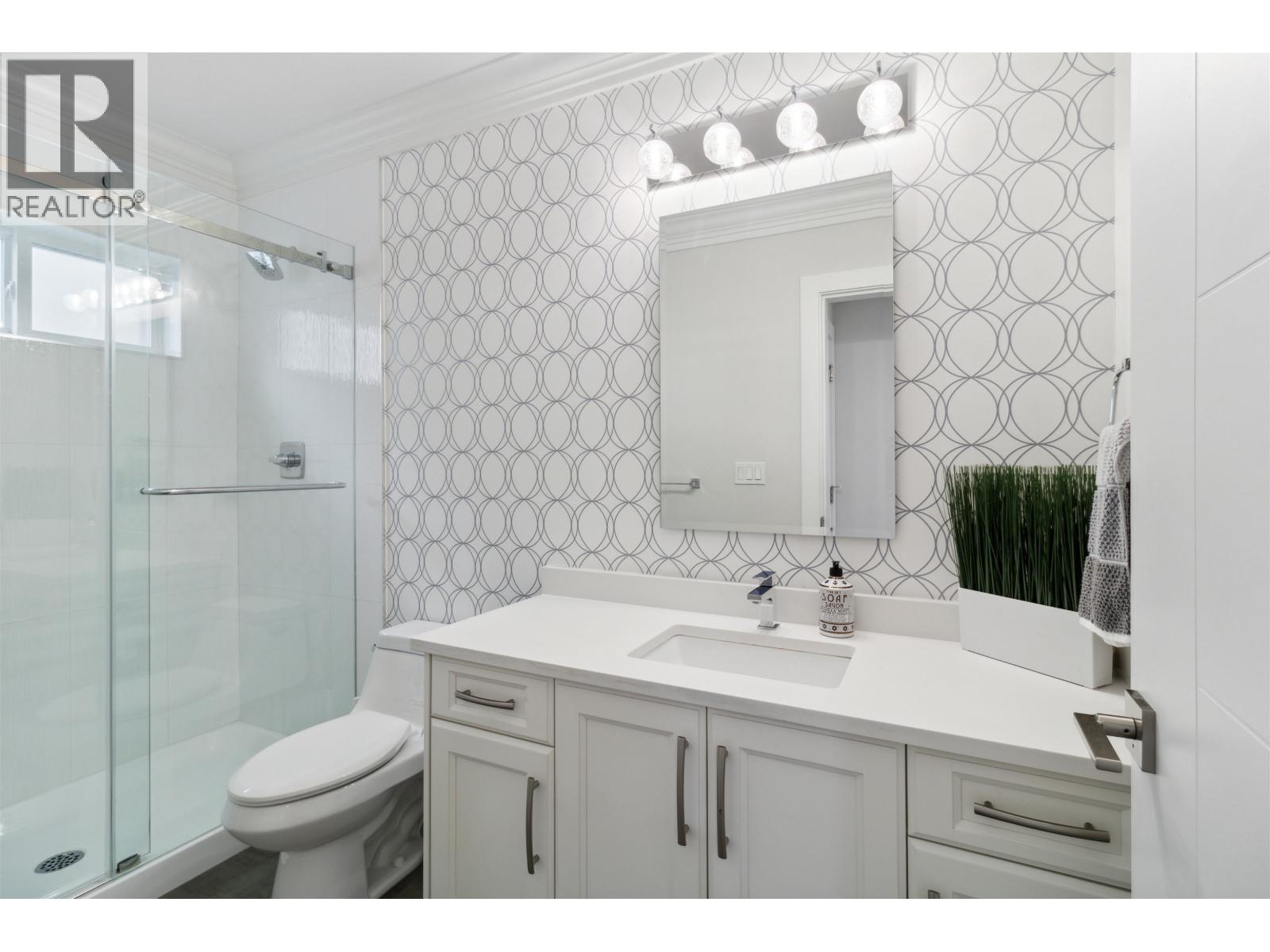 211 HAMPTON STREET, New Westminster