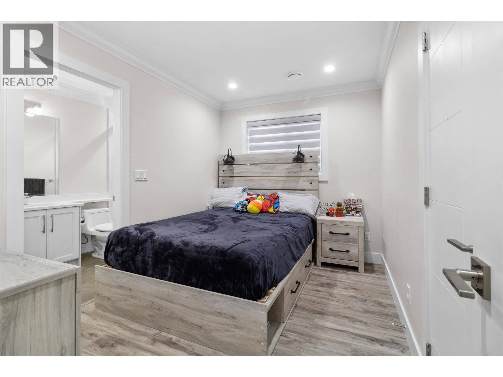 211 HAMPTON STREET, New Westminster