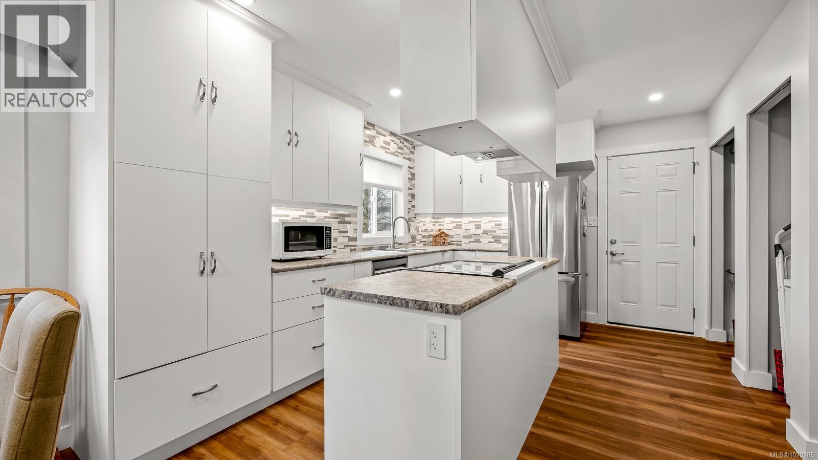 #A 2052 1ST ST - Image 2