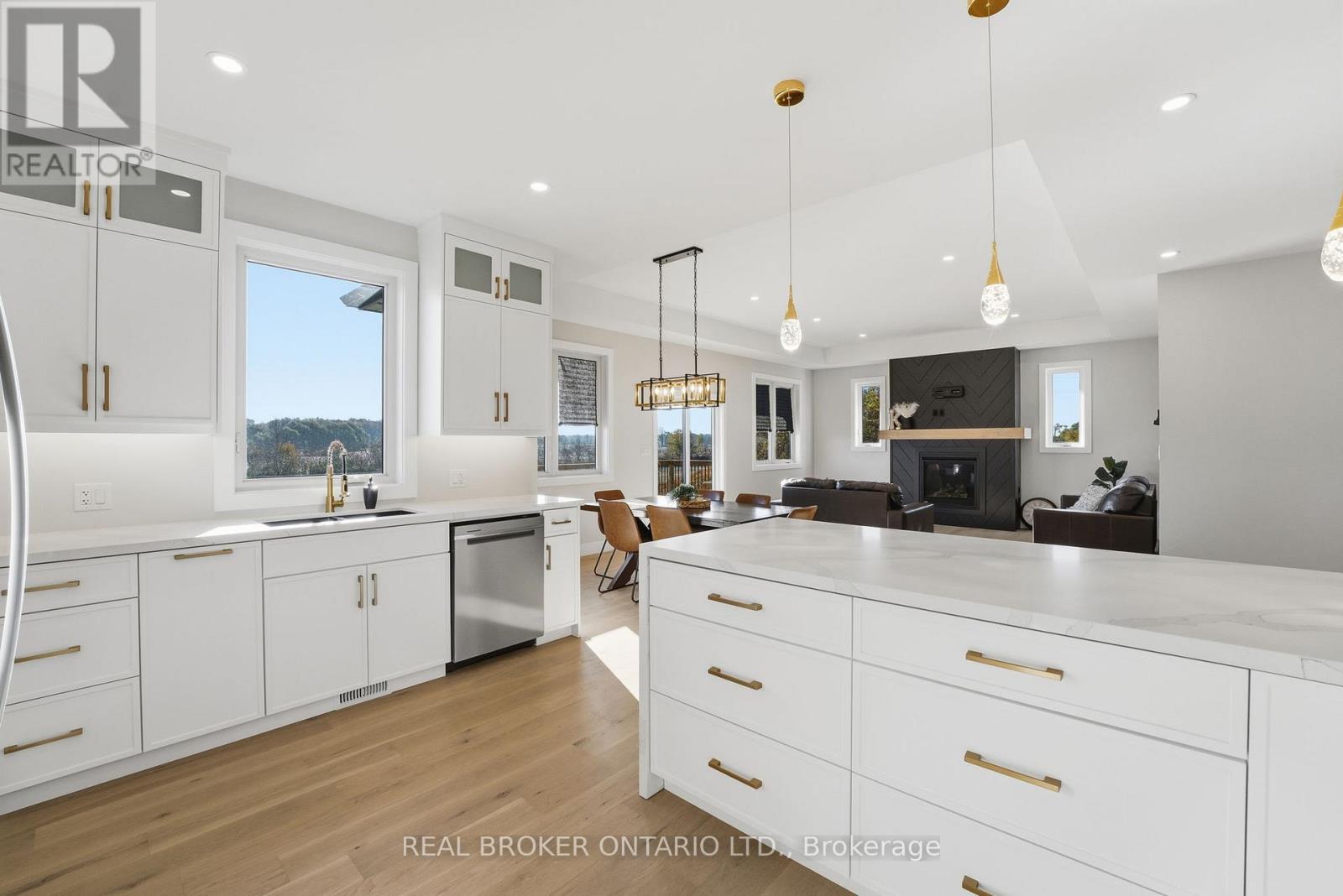 48 REBECCA DRIVE - 12