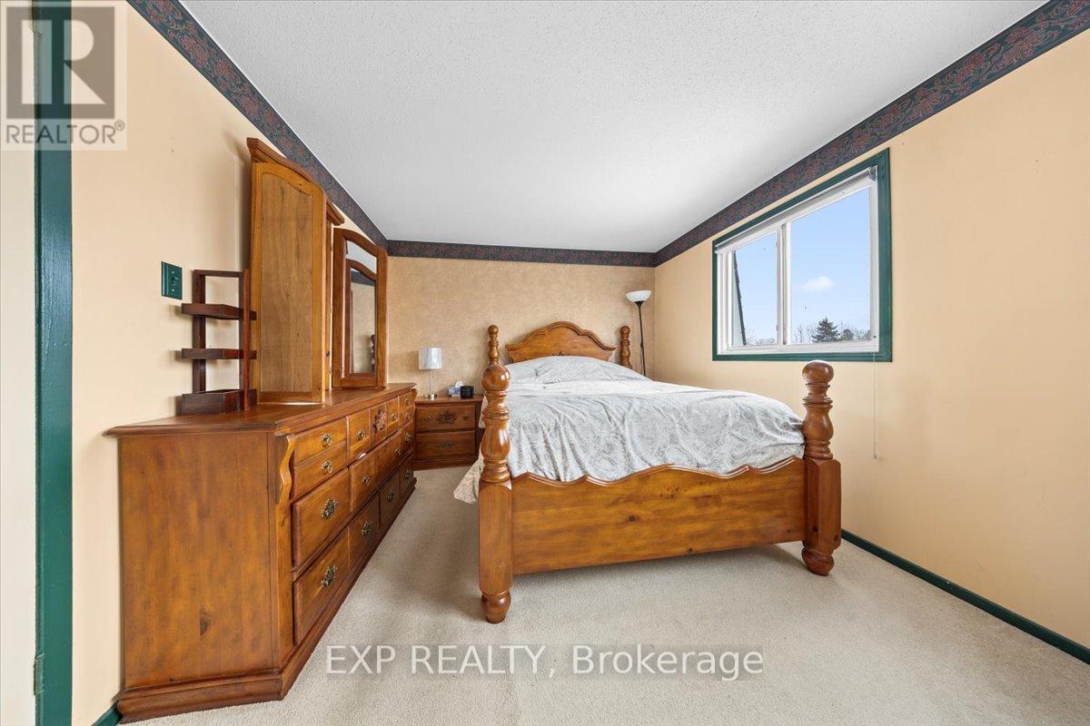 915 LAWNSBERRY DRIVE - 16