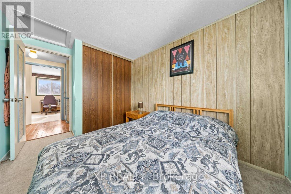 915 LAWNSBERRY DRIVE - 21
