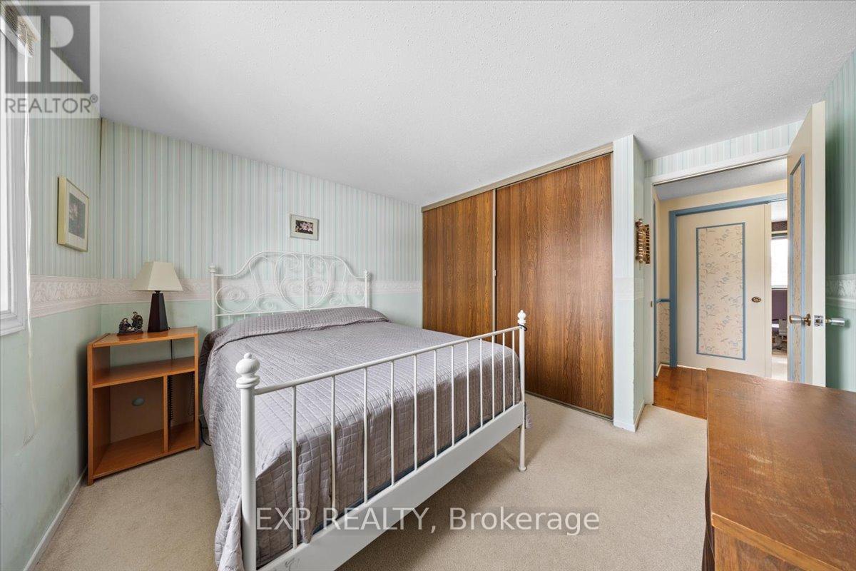 915 LAWNSBERRY DRIVE - 23