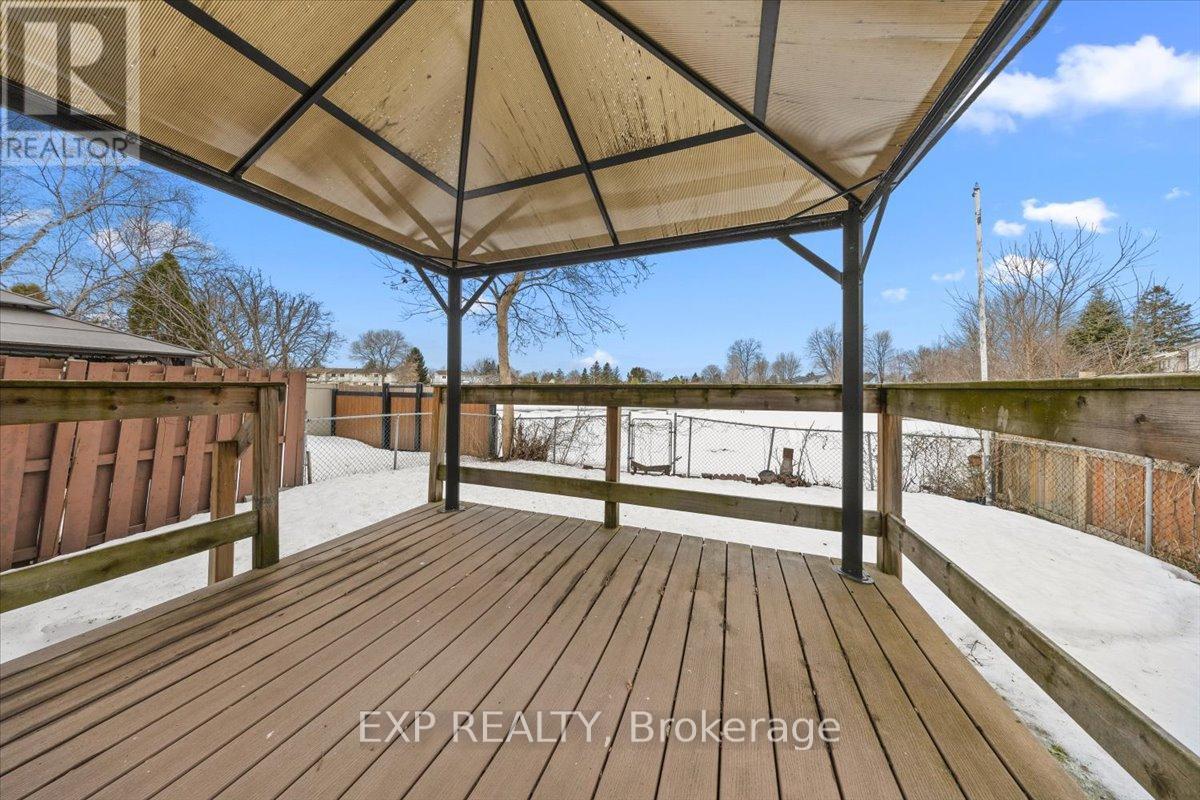 915 LAWNSBERRY DRIVE - 29