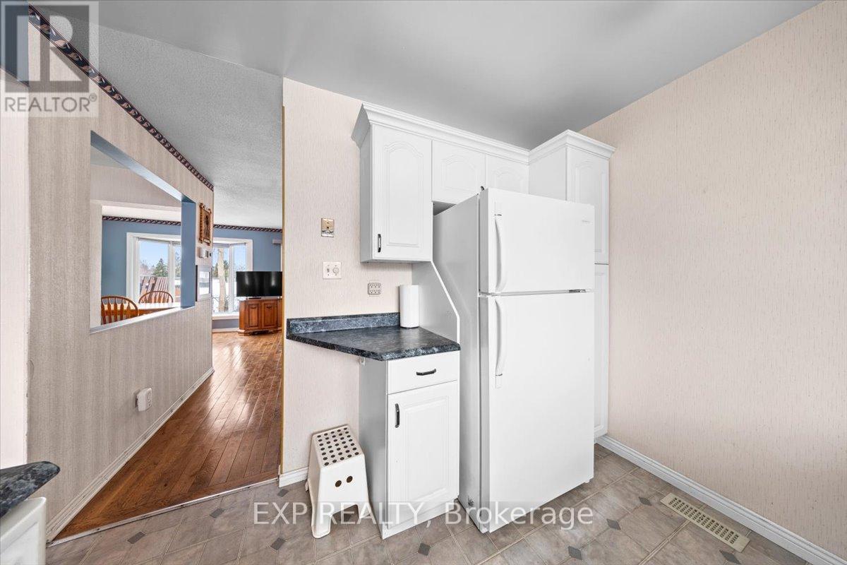 915 LAWNSBERRY DRIVE - 9