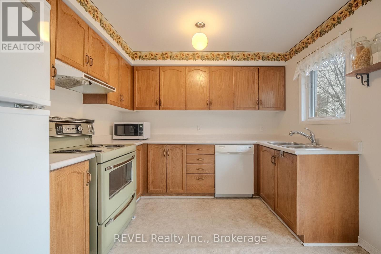 86 MADISON COURT W - 10