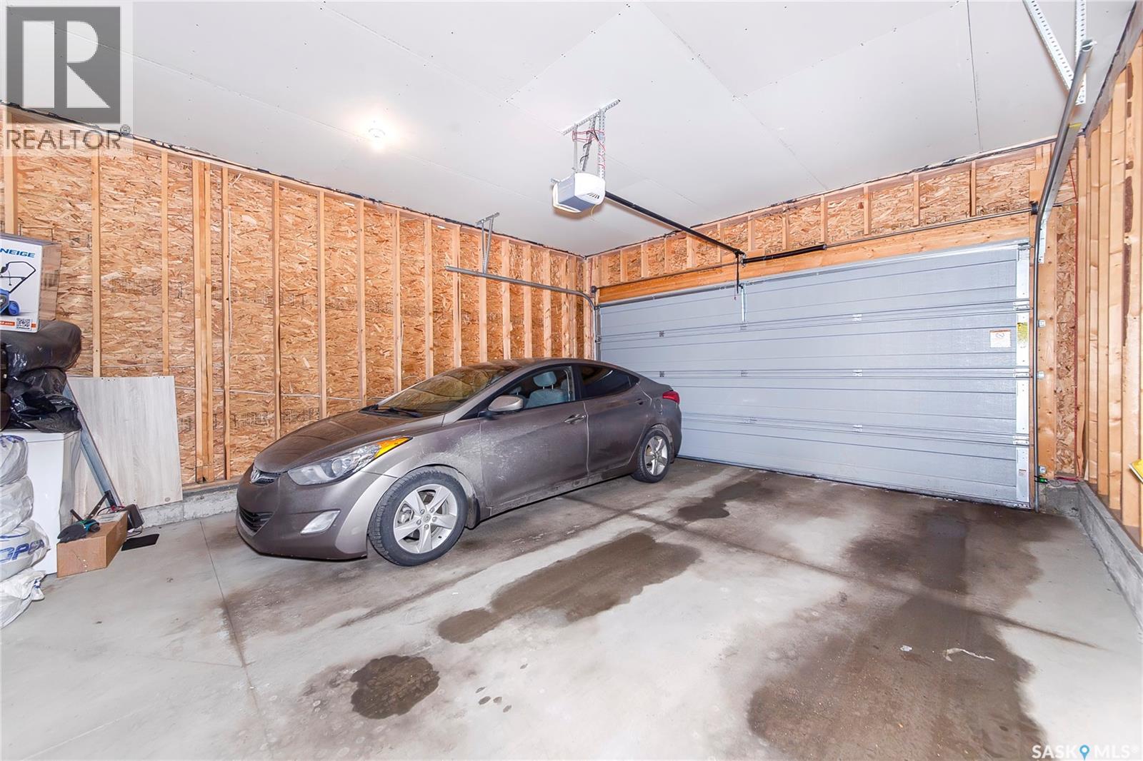 4166 Diefenbaker DRIVE - 32