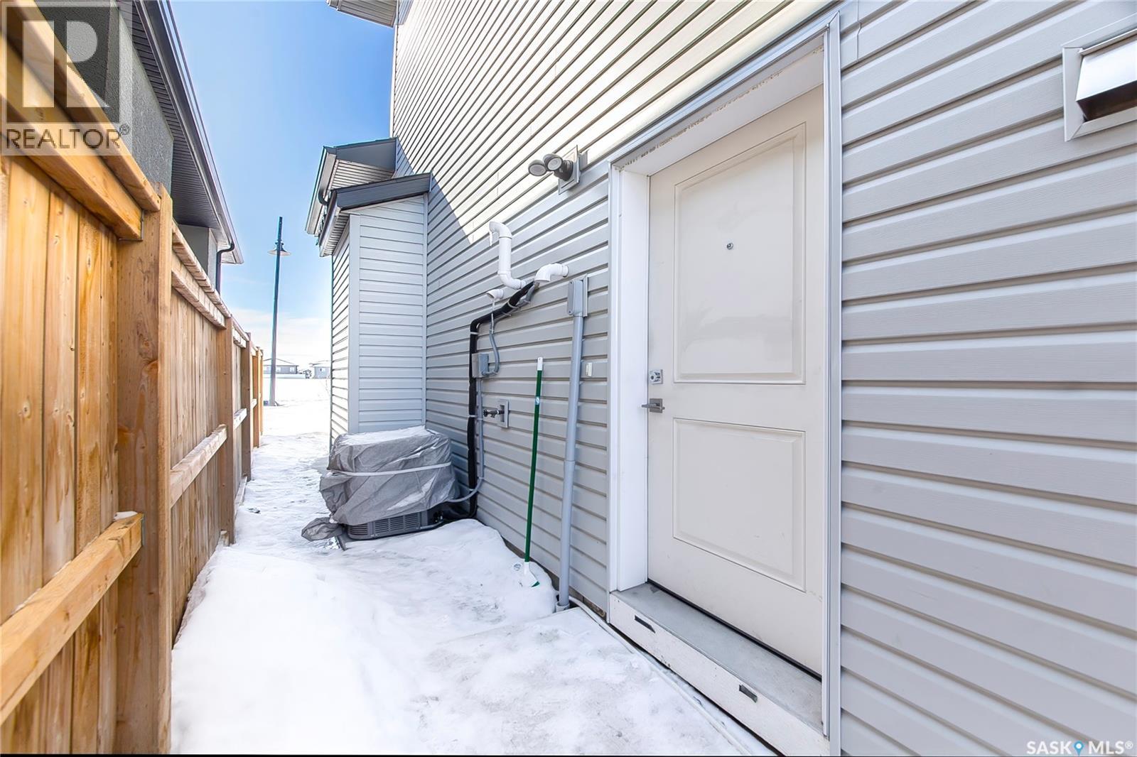 4166 Diefenbaker DRIVE - 33