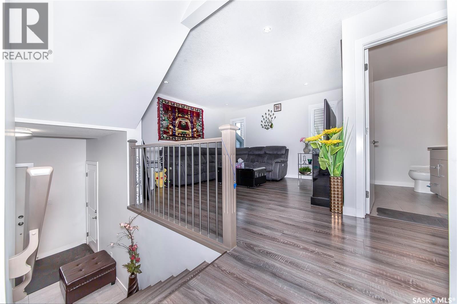 4166 Diefenbaker DRIVE - 7