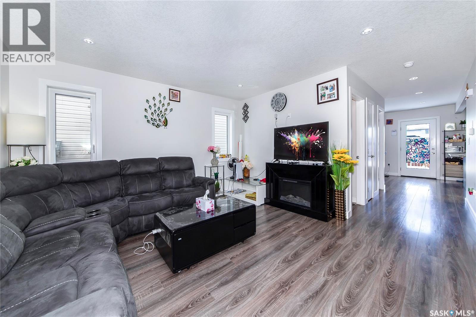 4166 Diefenbaker DRIVE - 9