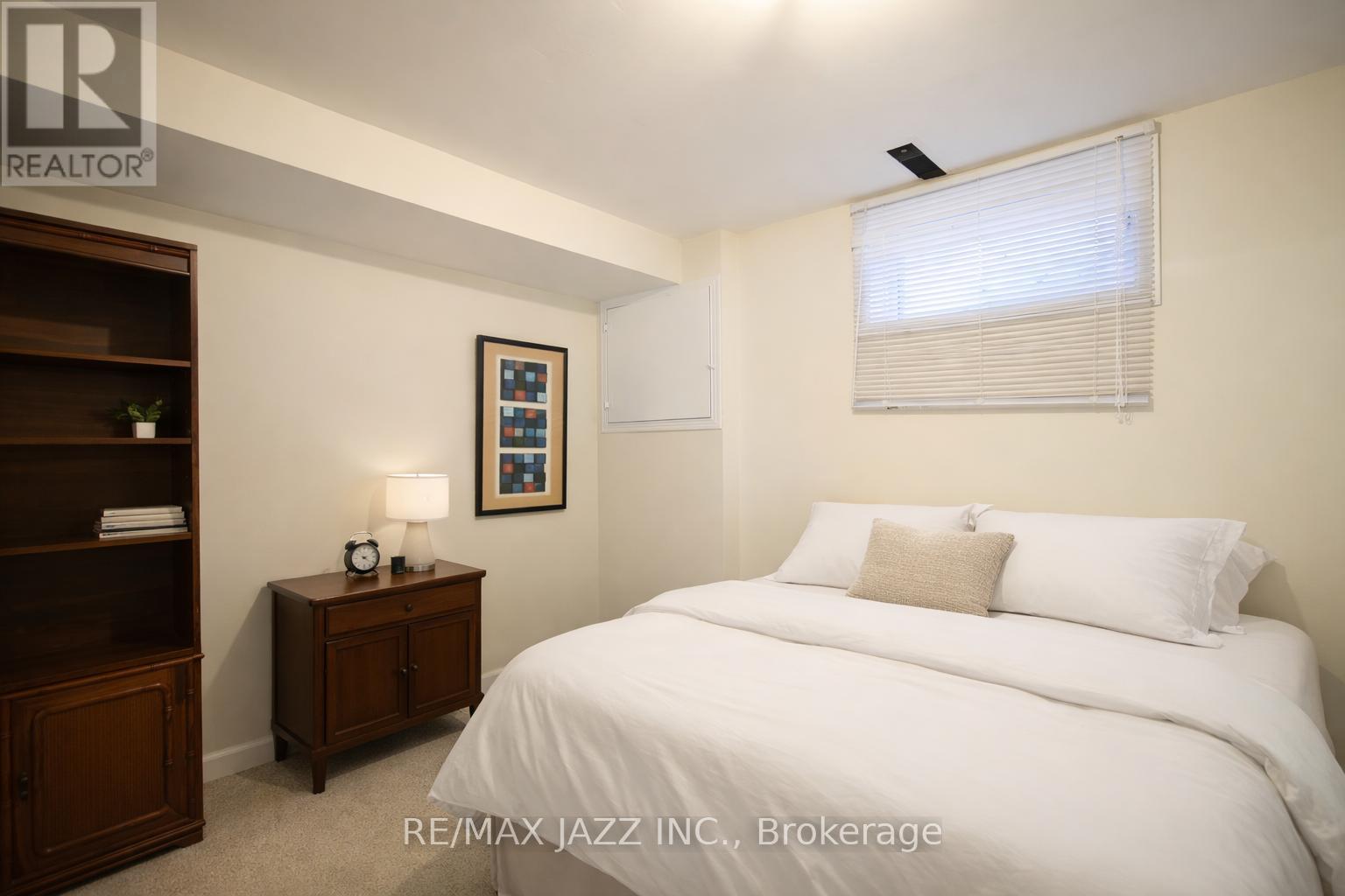 1086 SOMERVILLE STREET - 13