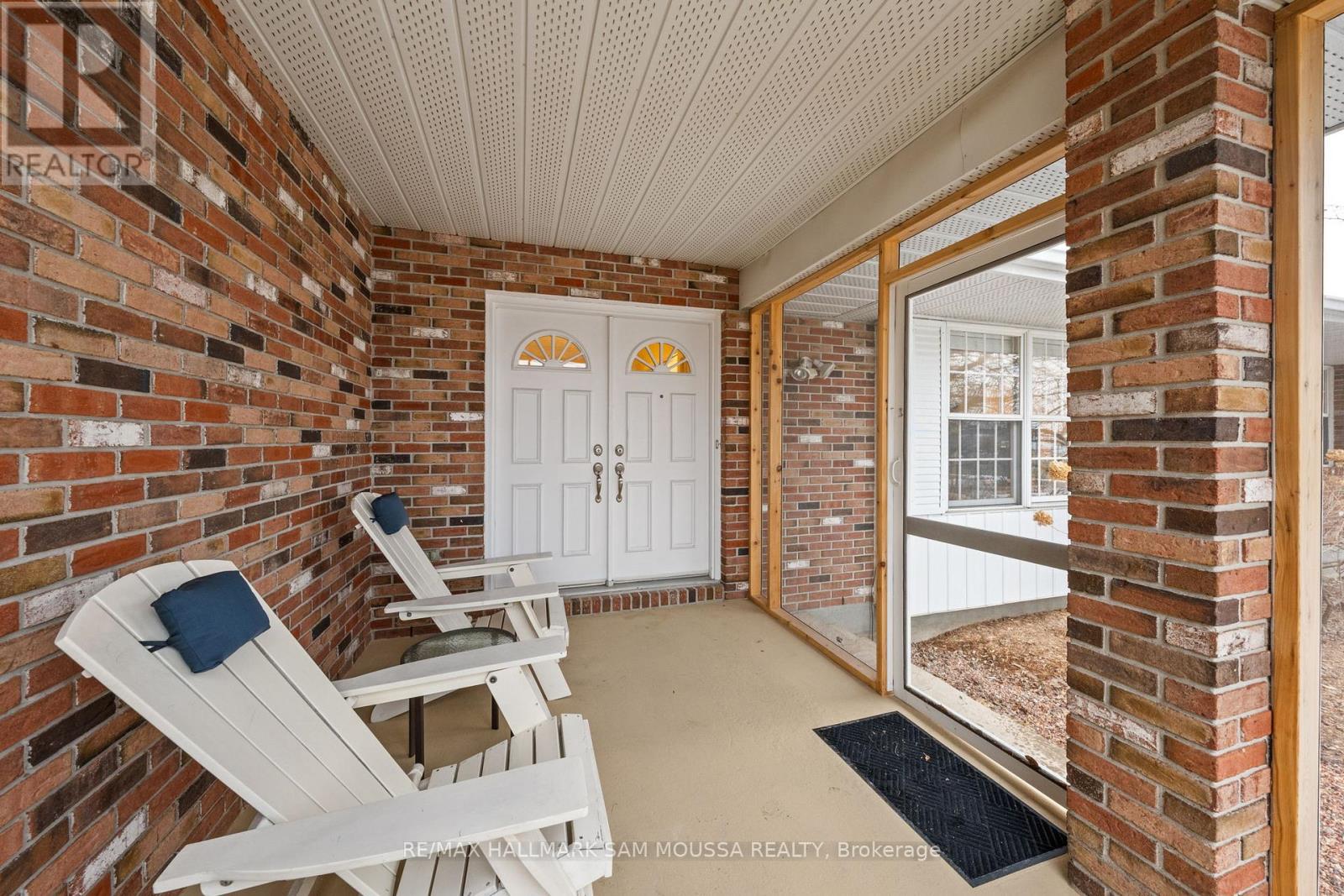 Screened-in Porch - Exterior