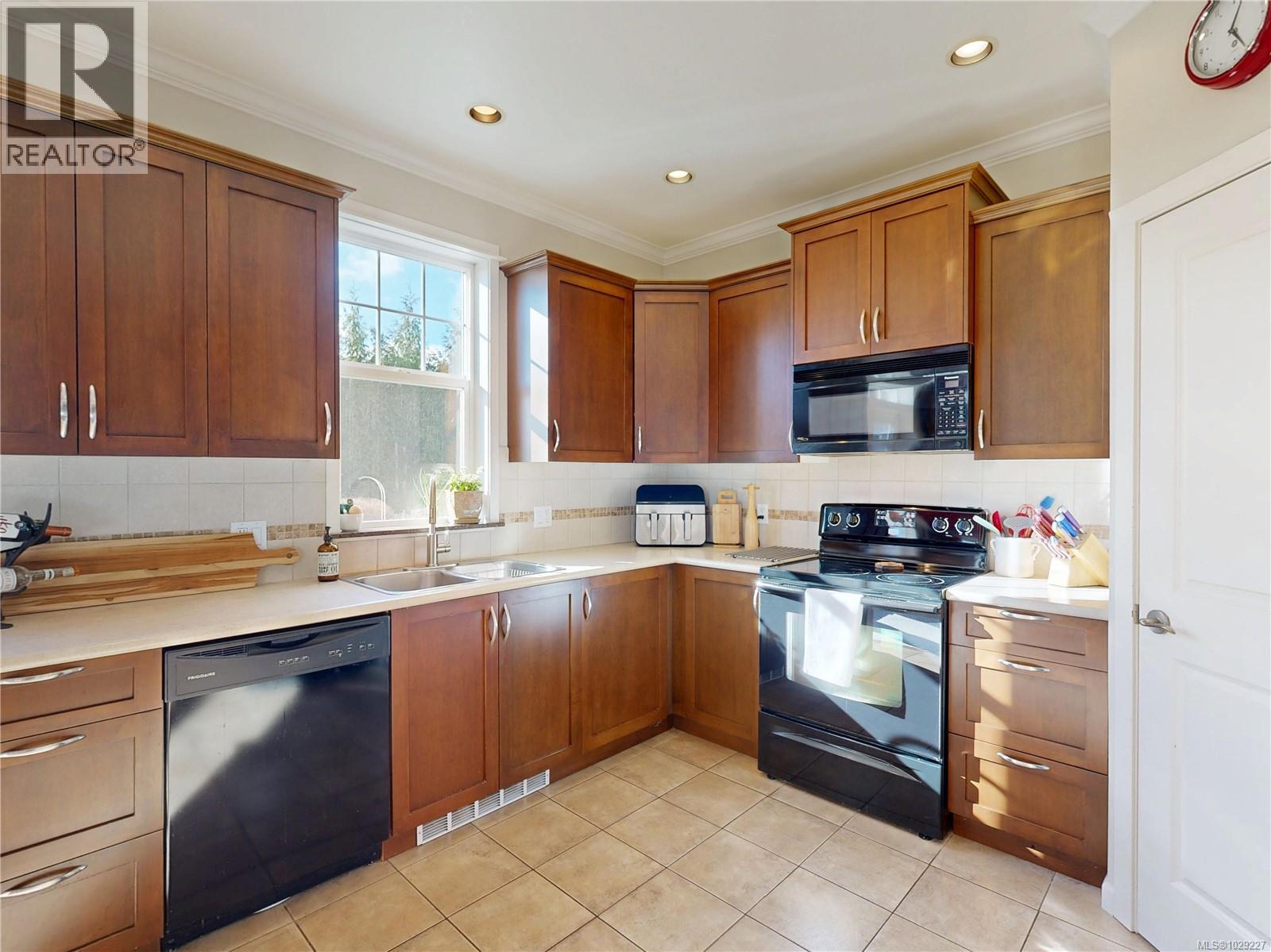  6483 Cedarview Place, Sooke