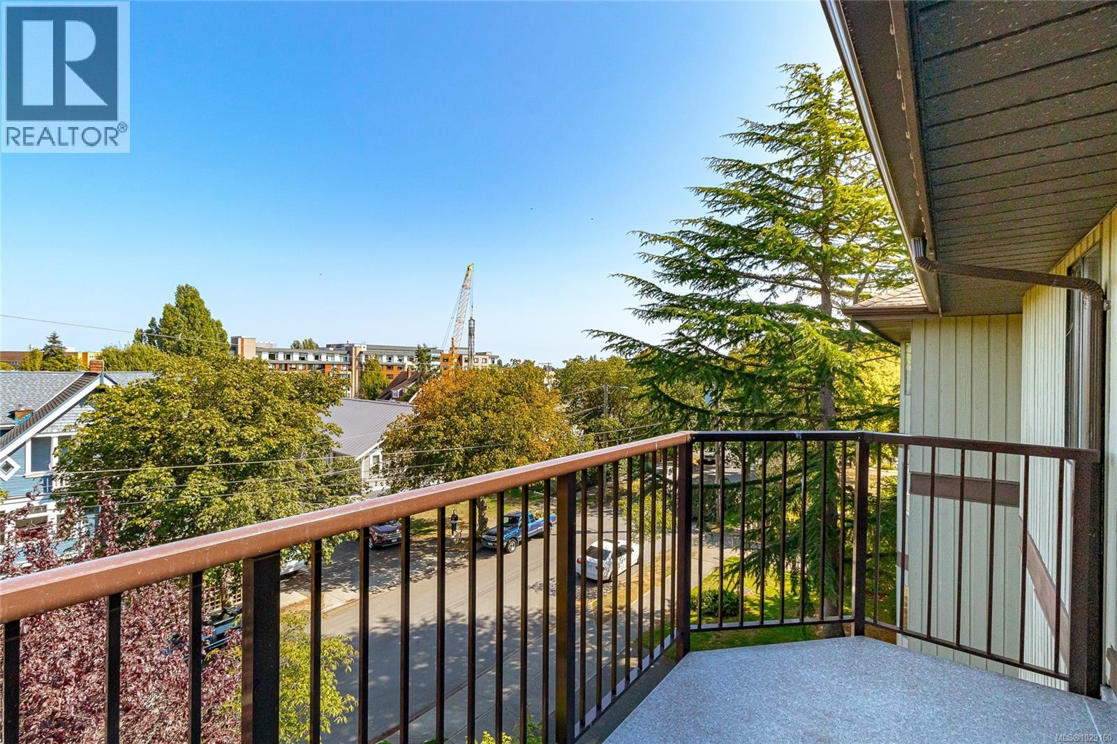 412 1655 Begbie St, Victoria