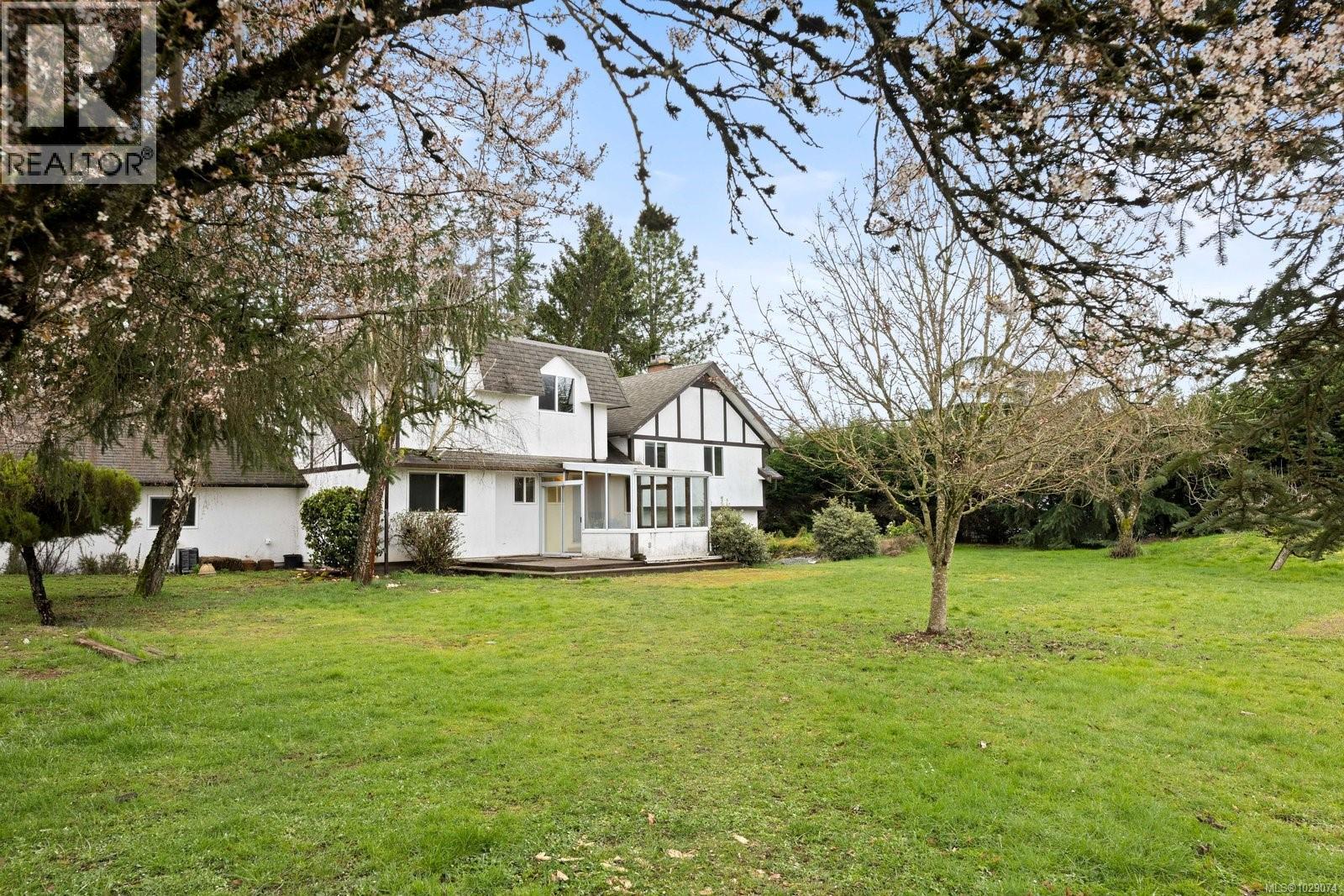  1584 White Road, Central Saanich