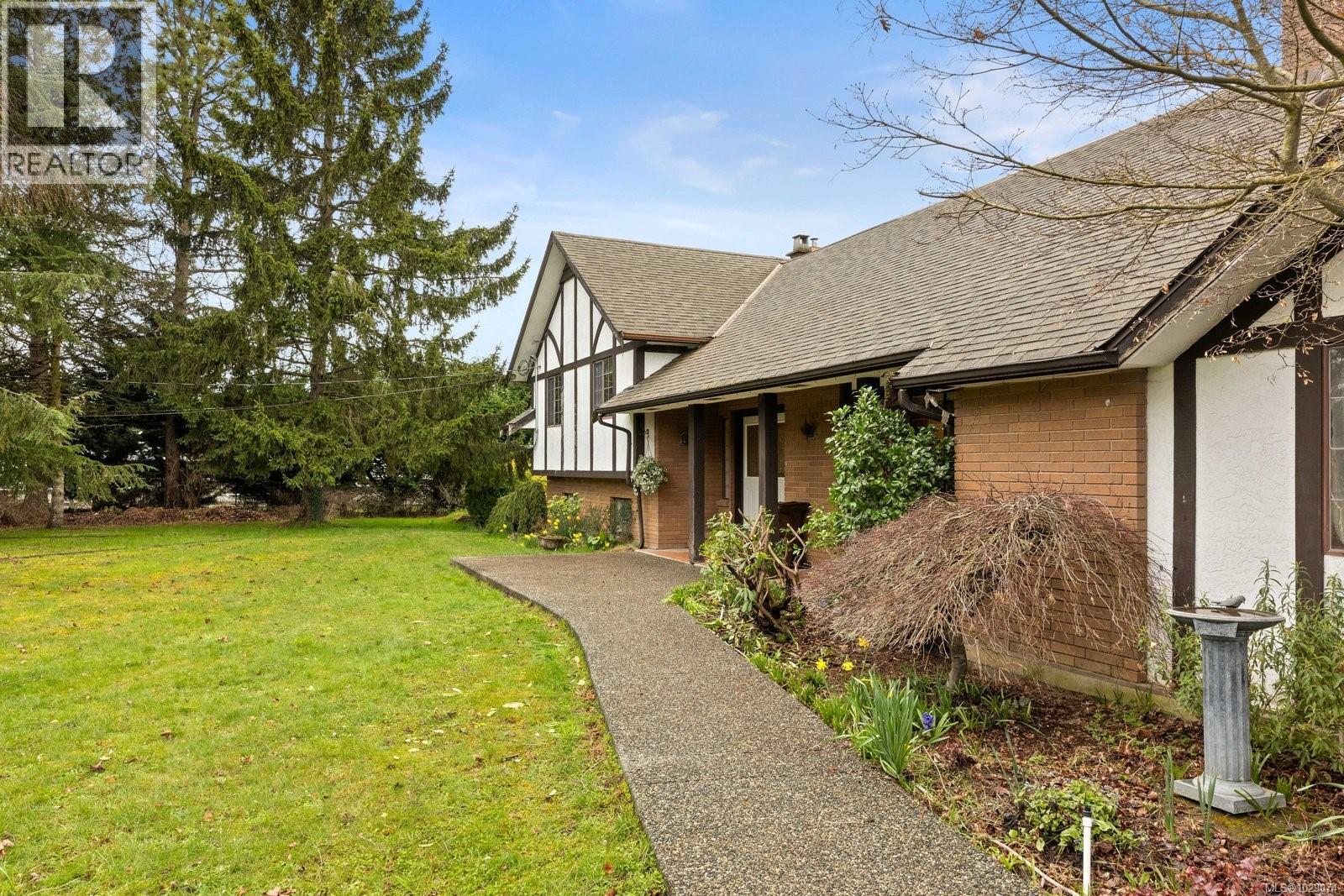  1584 White Road, Central Saanich