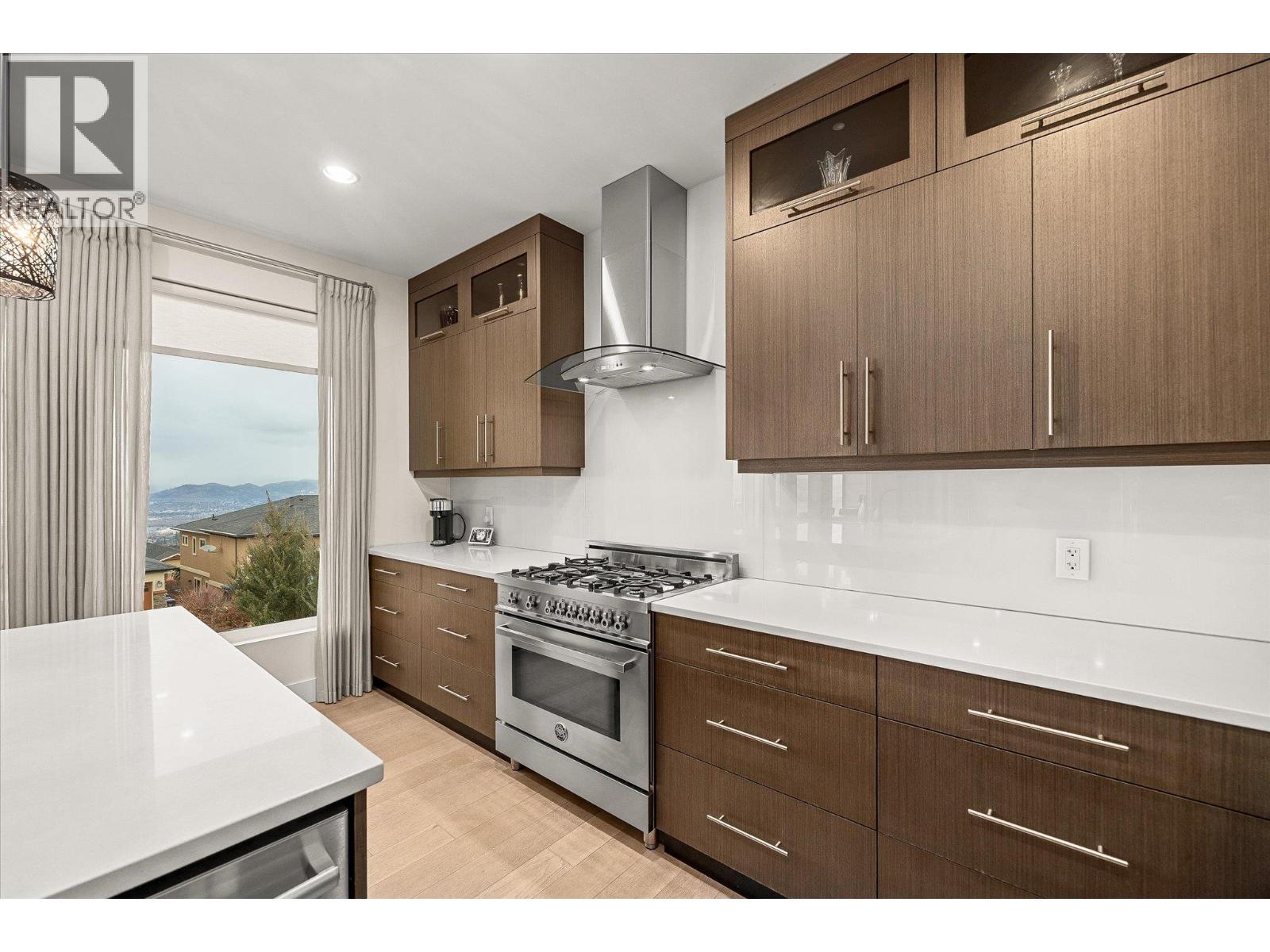 944 Hewetson Court, Kelowna