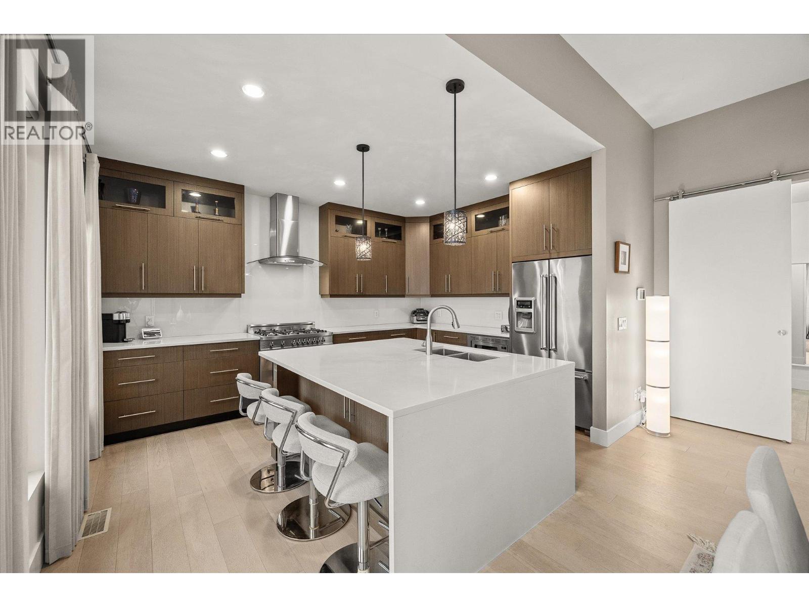 944 Hewetson Court, Kelowna