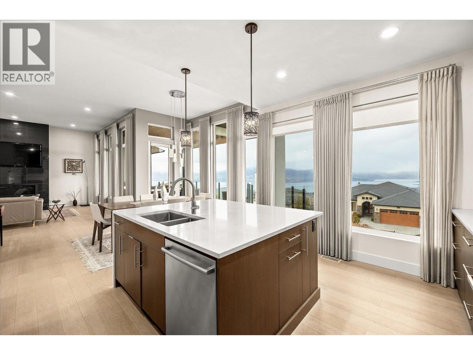 944 Hewetson Court, Kelowna