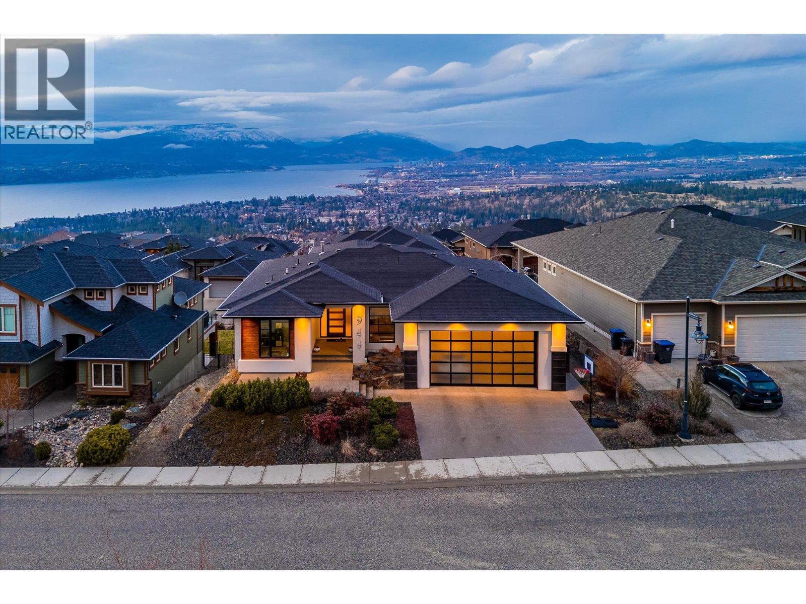 944 Hewetson Court, Kelowna