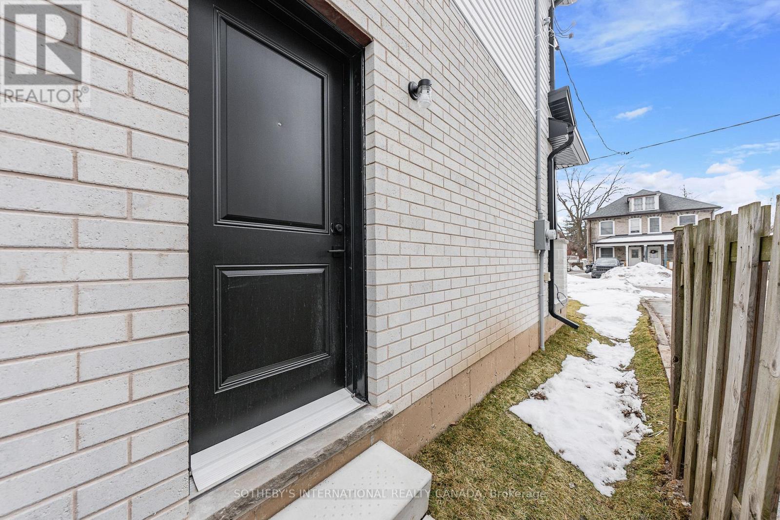 42 RICH AVENUE, Cambridge, Ontario