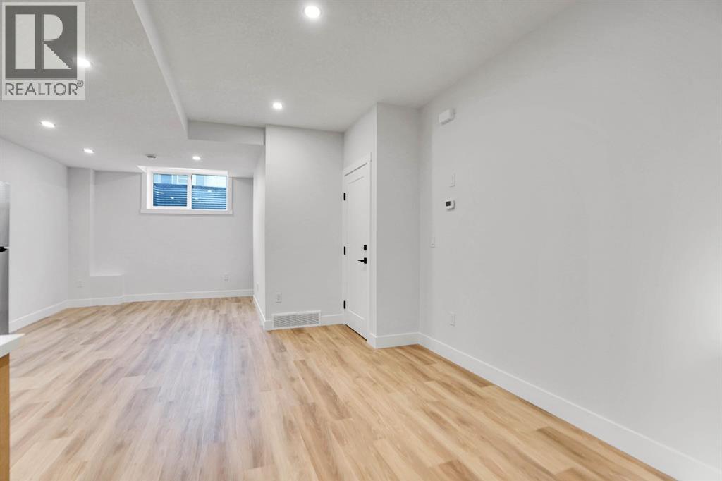 Single Family House for Sale in   Avenue NW Bowness Calgary 