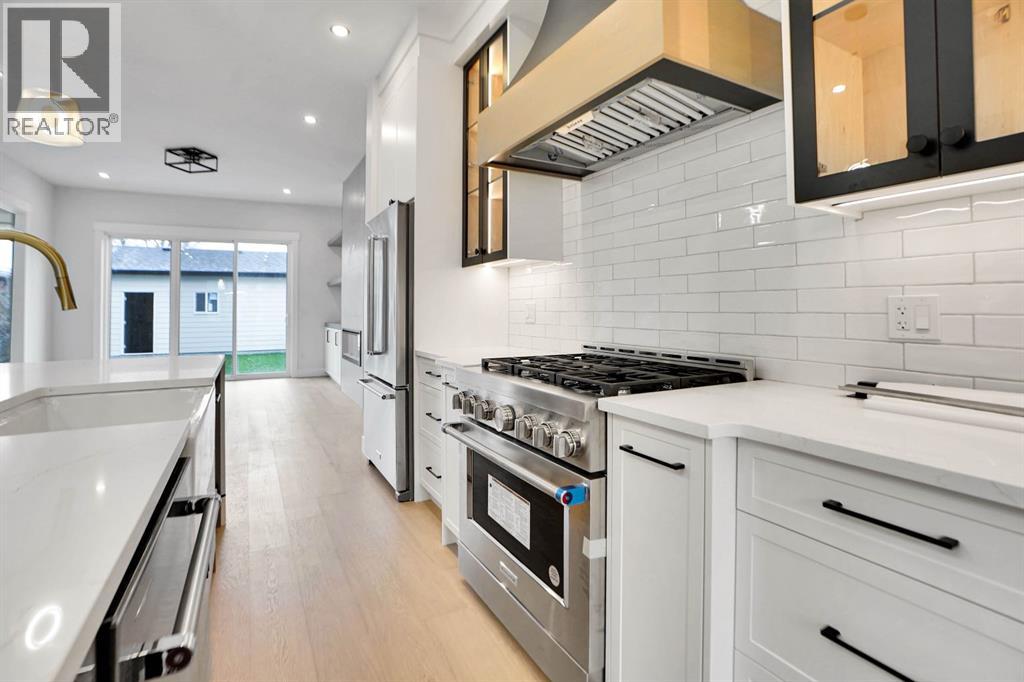 Single Family House for Sale in   Avenue NW Bowness Calgary 