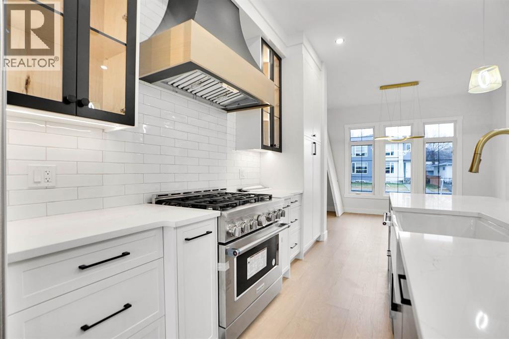 Single Family House for Sale in   Avenue NW Bowness Calgary 