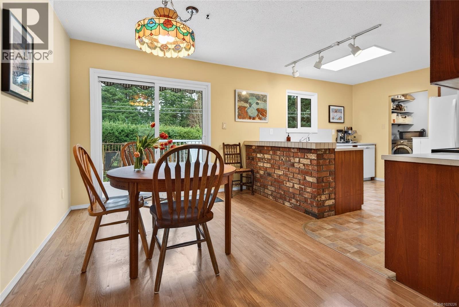 1516 BALSAM AVE - 11