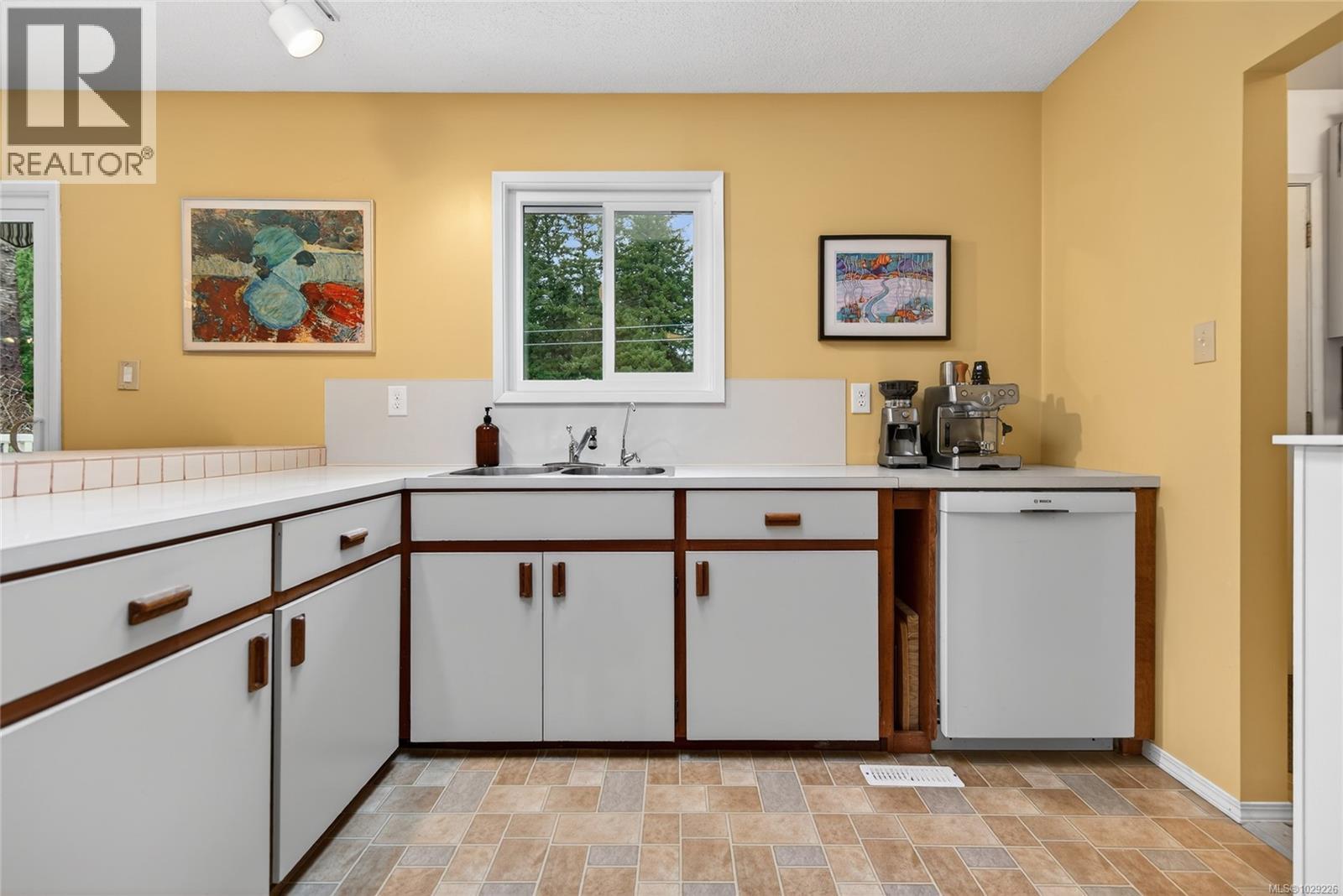 1516 BALSAM AVE - 14